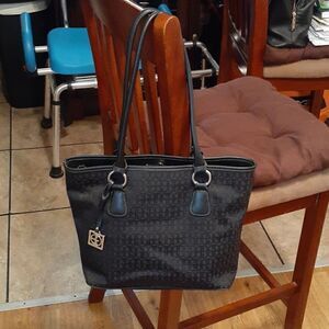 Giani Bernini Signature Medium Size Tote Great Condition
